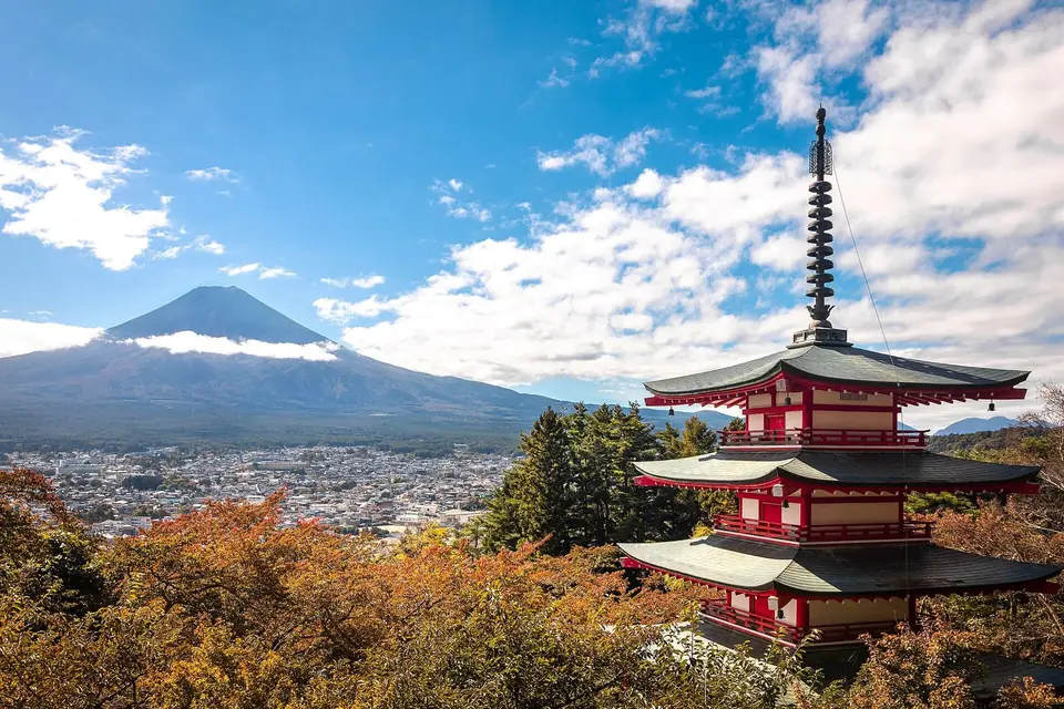 Pagode Chureito com o Monte Fuji ao fundo