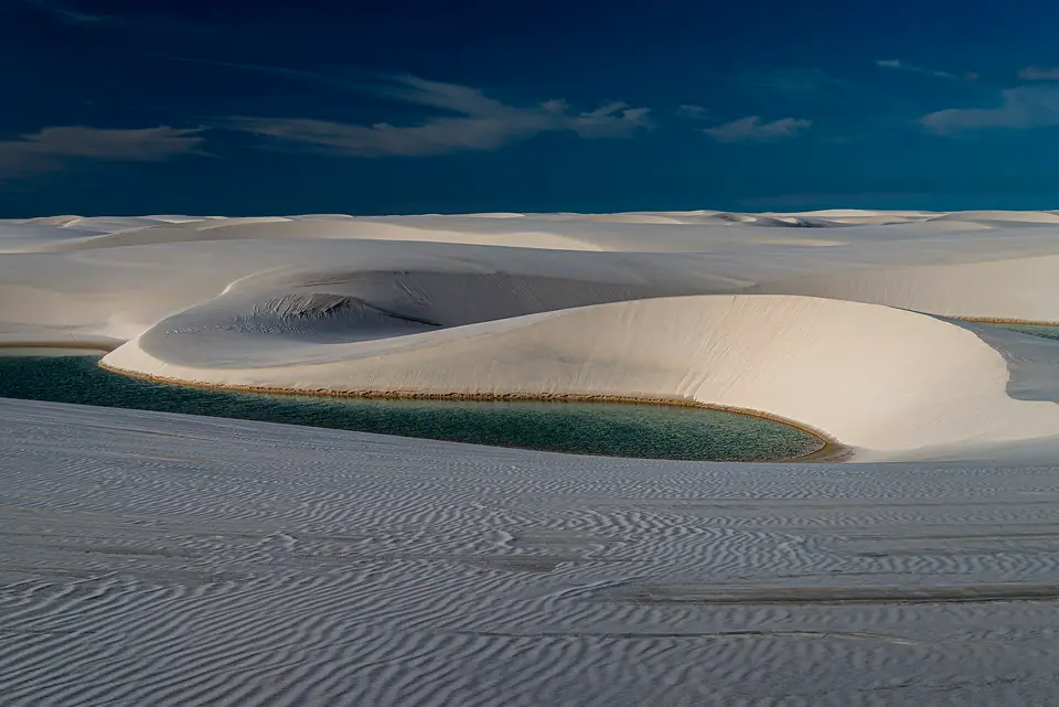 Duna e lagoa nos Lençóis Maranhenses
